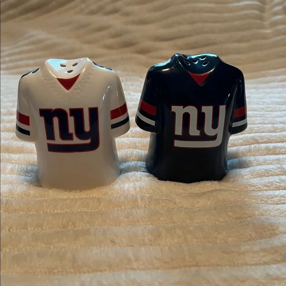 NY Giants Jersey Salt and Pepper Shakers - Picture 1 of 4